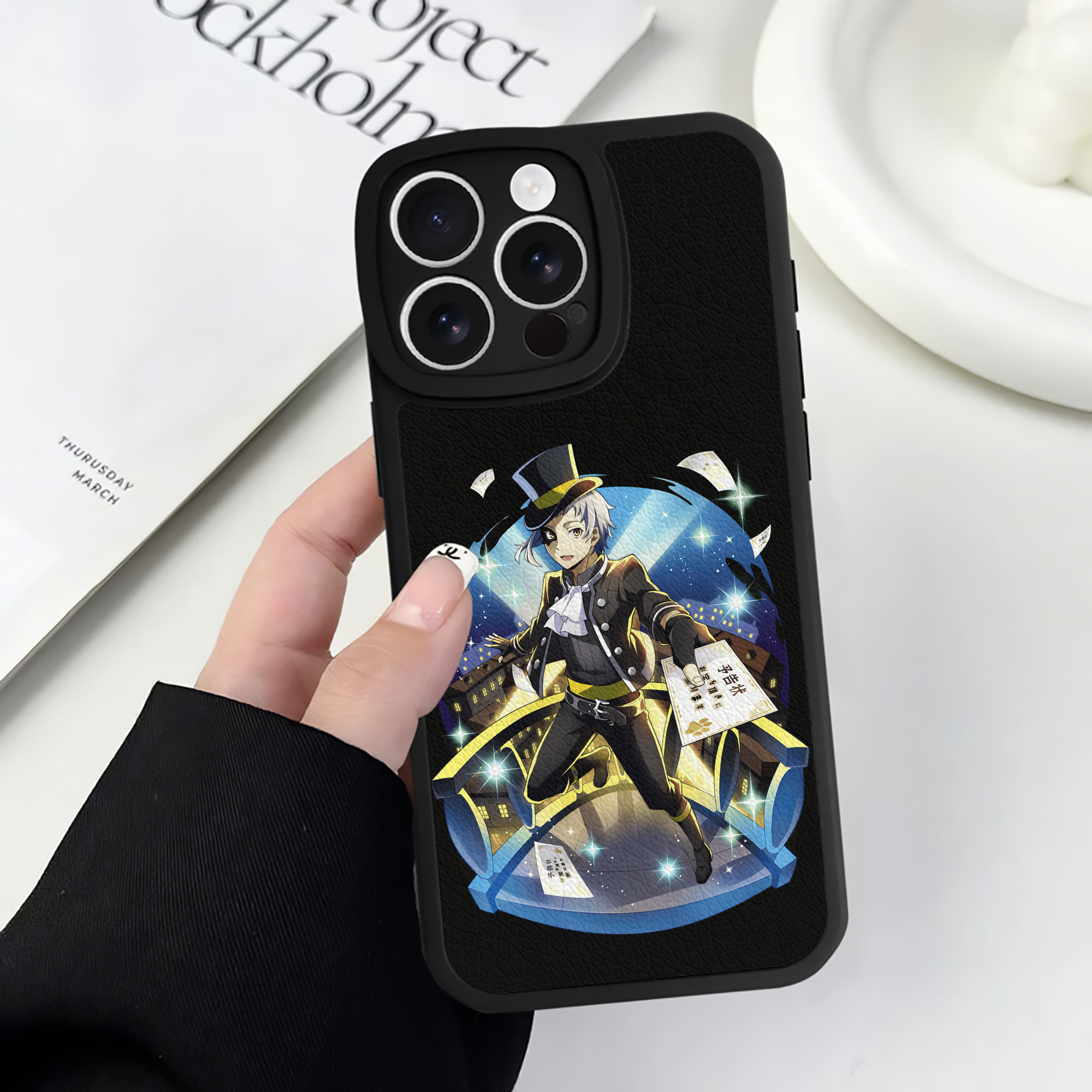（画像用） 文豪ストレイドッグス Bungo Stray Dogs 【iPhone 16シリーズ対応】シリコンスマホケース（レザー調） 材質：シリコン